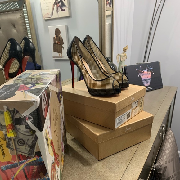 Christian Louboutin Shoes - Christian Louboutin Very Rete 😍😍😍